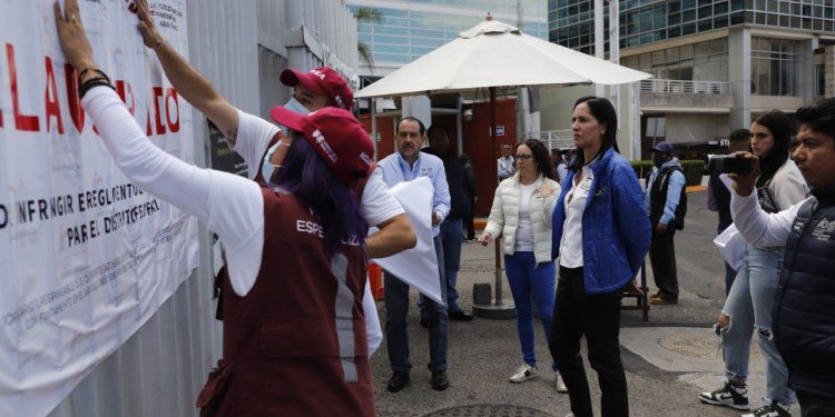 La alcaldesa Lía Limón encabezó la diligencia, y advirtió que no se van a permitir que se violenten las normas establecidas.