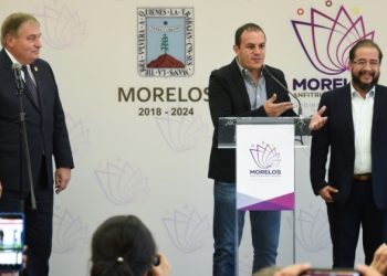 El gobernador de Morelos, el exfutbolista Cuauhtémoc Blanco ya está fuera de la realidad, está buscando una salida digna del gobierno o ambas, pues todo indica que las condiciones políticas no están dadas para que pueda concluir su mandato, ante su pésima administración. Blanco dice que va a buscar la candidatura de Morena a la Jefatura de Gobierno CDMX en 2024, y que eso lo obligará a pedir licencia al cargo de gobernador.