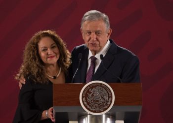 A finales de febrero de 2021, unos días después de estallado el paro laboral en Notimex, la directora de la agencia, Sanjuana Martínez, pidió a la jefa de Gobierno, Claudia Sheinbaum que con la ayuda de la fuerza pública levantara los campamentos de los trabajadores en huelga.