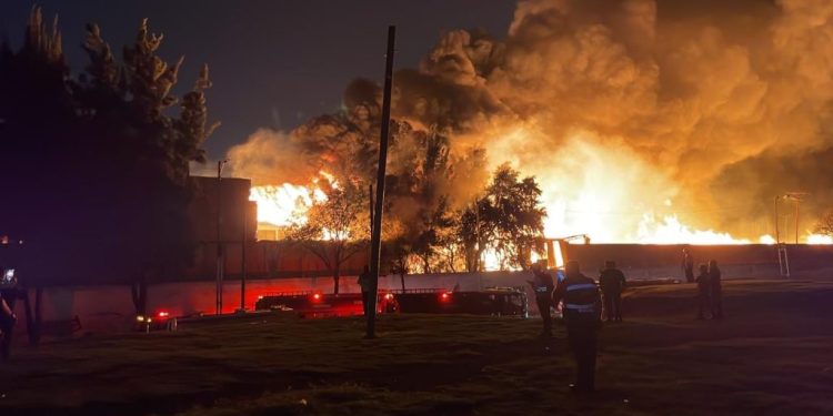 Pese a que en las últimas semanas ocurrieron dos incendios –uno enorme el jueves pasado– y un triple homicidio en Central de Abasto (Ceda), la jefa de Gobierno Claudia Sheinbaum dice que “no pasa nada”, pues descarta que haya extorsionadores.