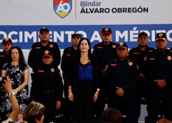 La alcaldesa Lía Limón reconoció ampliamente la labor de 32 elementos policiacos, hombres y mujeres, a quienes entregó estímulos económicos correspondientes al Mérito Policial.