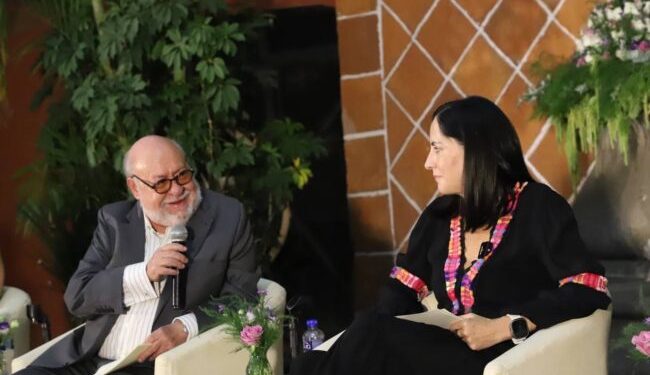 Rinde homenaje Lía Limón a Raquel Delgado, fundadora de la Casa de Cultura Jaime Sabines