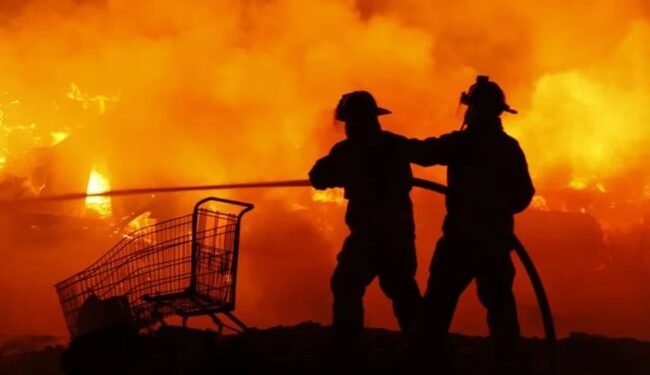 Triple homicidio, dos incendios, pero según Sheinbaum en la Central de Abasto no pasa nada