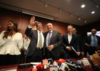 Sostienen senadores reunión con el secretario de Gobernación