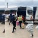 Trasladan a más de 100 migrantes rescatados en SLP a CDMX