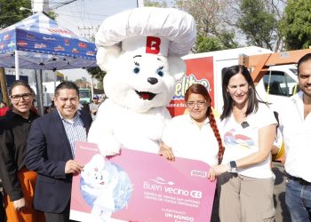 Entrega Lía Limón módulo de juegos de Barrio Norte  en