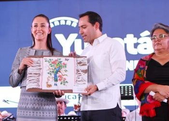 La presencia de Vila es el respaldo simbólico de la corcholata azul a la corcholata favorita. Vila ha sido más colaboracionista con la “cuatroté” que incluso algunos morenistas. López Obrador lo quiere de candidato de la oposición para que desde la misma noche de la elección le levante el brazo a su favorita y evitar cualquier ruido postelectoral.