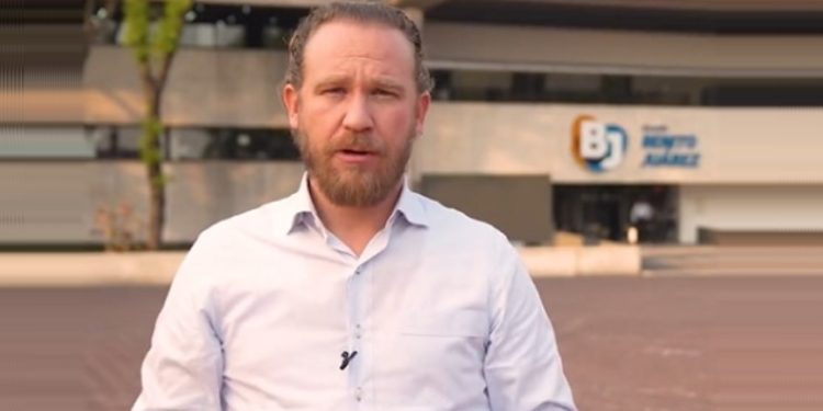 Entre los panistas, uno de los principales argumentos para que quien sea su abanderado a la Jefatura de Gobierno sea militante del partido es porque desde el año 2000, que abarca tres elecciones, tres sexenios, han postulado a externos.