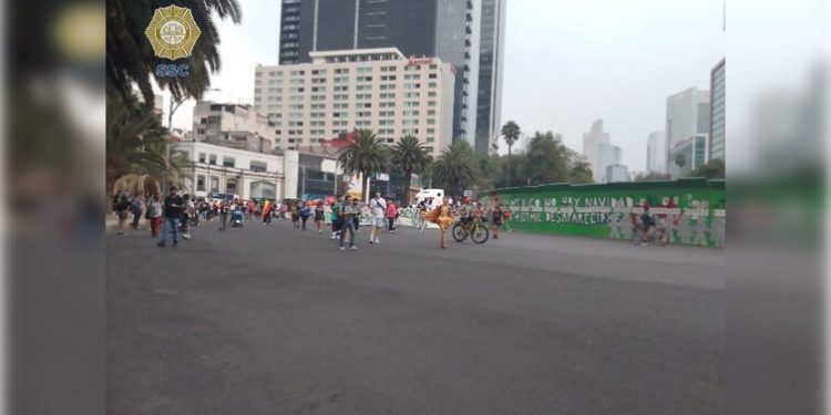 Colectivos  a favor de la legalización de la marihuana bloquean avenida Reforma