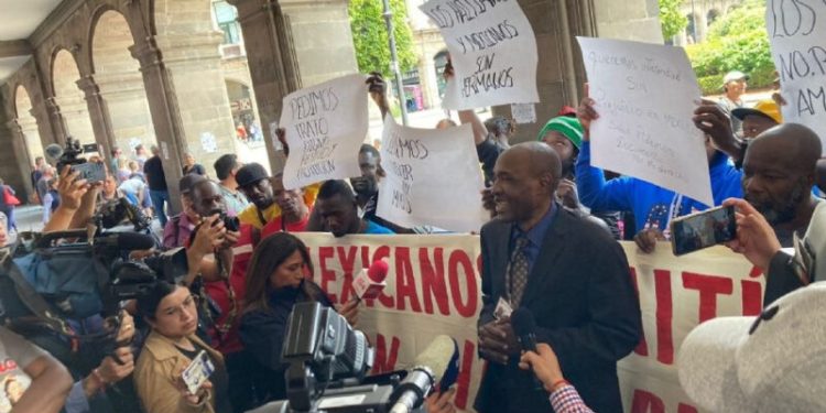 Migrantes exigen diálogo con Sheinbaum