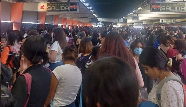 Reportan retrasos y humo en estación Centro Médico de L-3