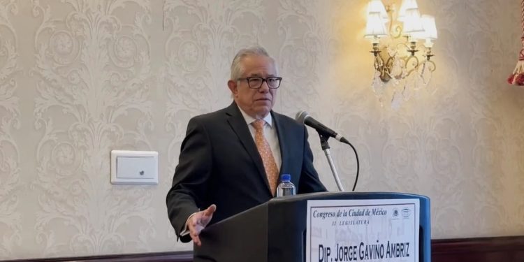 El diputado local del PRD, Jorge Gaviño, finalmente formalizó que se adhiere al proyecto presidencial de la jefa de Gobierno, Claudia Sheinbaum, para quien está construyendo un "cuarto de guerra" para su campaña presidencial.