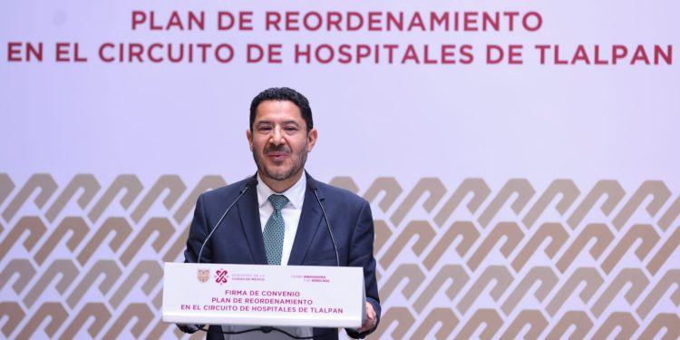 Tal parece que este miércoles le impusieron desde la oposición a Martí Batres la agenda de su conferencia, pues tuvo que salir a defender a su antecesora Claudia Sheinbaum, tras los señalamientos de corrupción en la Secretaría de Salud,