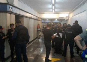 Joven muere electrocutado tras caer a las vías del Metro