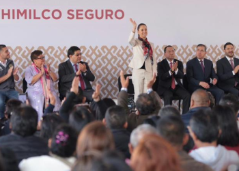 La jefa de Gobierno, Claudia Sheinbaum, encabezó el arranque del plan “Xochimilco Seguro”, que va a apuntalar al alcalde de esa Demarcación Territorial, José Carlos Acosta, de Morena, quien en las próximas semanas podría enfrentarse a una consulta de revocación de mandato.