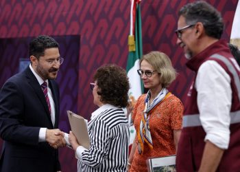 El jefe de Gobierno de la CDMX, Martí Batres dijo que su administración tendrá un “sello personal”, en el cual el punto central a ejecutar será el servicio a la ciudadanía, pues su filosofía establece gobernar es servir.