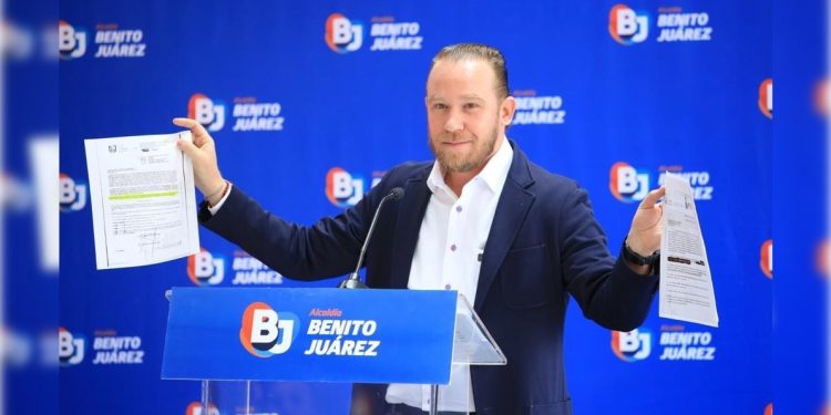 El alcalde de Benito Juárez, Santiago Taboada, acusó que en la Fiscalía General de Justicia de la Ciudad de México (FGJCDMX) que encabeza Ernestina Godoy, hay altos funcionarios que presuntamente están ligados a la desaparición de los 43 normalistas de Ayotzinapa, y que ahora su labor es perseguir a los opositores, no a los delincuentes.