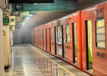 Reportan usuarios presencia de humo en estación Doctores de L-8