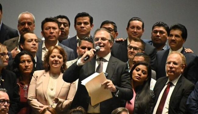 Anuncia Ebrard su renuncia a la SRE