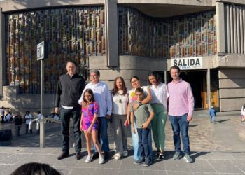 Previo al arranque de su campaña, Monreal visita la Basílica y se encomienda a la Vírgen de Guadalupe