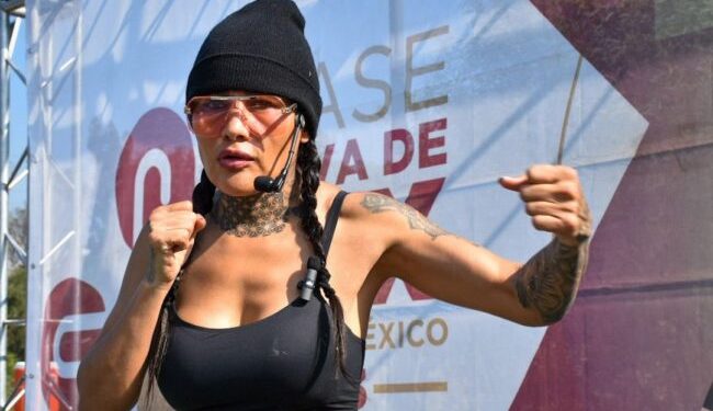 Entrena Mariana ‘Barby’ Juárez en la Alcaldía Coyoacán