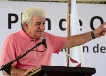 Hermano (José Ramiro ) de AMLO promociona a Sheinbaum en las calles de Tabasco