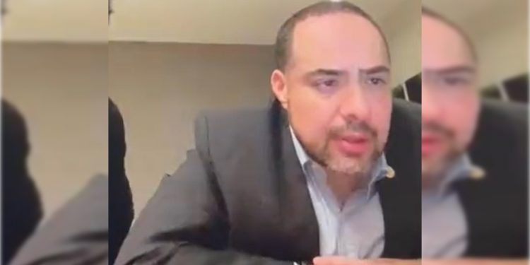 Y hablando de reuniones de trabajo virtuales en el Congreso capitalino, el panista Gonzalo Espina, de Cuajimalpa, aprovechó la distancia para echarse unos tragos, acaso pensando que nadie se daría cuenta.