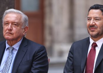 El jefe de Gobierno Martí Batres aseguró que mediante la federalización del sistema de salud a través del IMSS-Bienestar, los trabajadores de ese sector en la Ciudad de México tendrán estabilidad laboral y mejores ingresos.