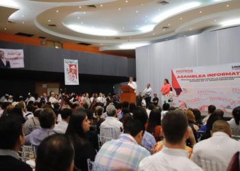 Llama Ricardo Monreal a militantes de Morena a profundizar relación con la gente