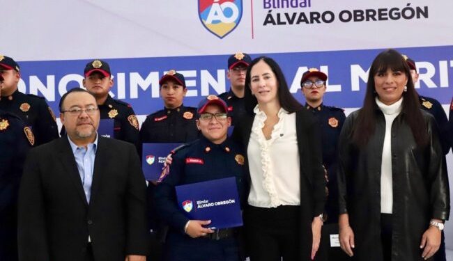 Realizan séptima entrega de reconocimientos al mérito a policías de Blindar ÁO