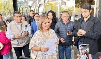 Acude Xóchitl Gálvez acude a la FGR tras señalamientos de AMLO