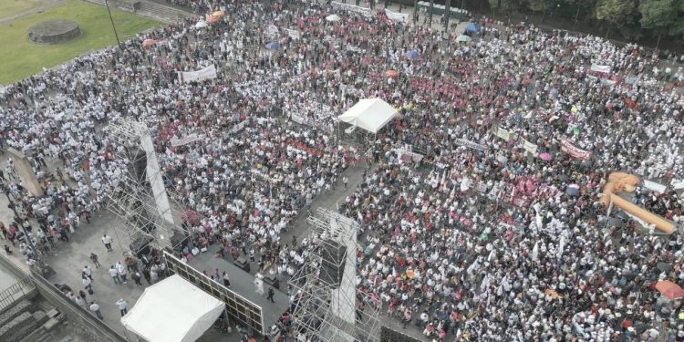 En la Plaza de las Tres Culturas, lugar donde cerró el proceso interno de Morena, Ricardo Monreal dijo que está preparo para asumir con responsabilidad los retos de un nuevo estado de bienestar, ya que conoce muy bien lo que pasa en el país.