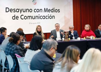 En lo que fue leído como una alianza con Ricardo Monreal, quien es muy probable sea el candidato de Morena a la Jefatura de Gobierno, el senador Gabriel García Hernández hizo pública su aspiración de convertirse en el abanderado de su partido para la Alcaldía de Iztapalapa.