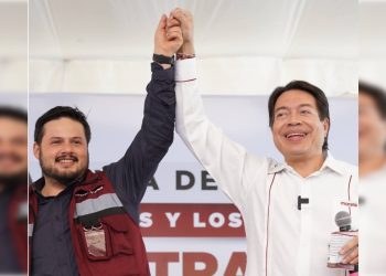 Como no queriendo la cosa, el presidente nacional de Morena, Mario Delgado, anda sondeando cómo lo recibe la gente en la Ciudad de México, y por eso se sacó de la chistera eso de que el partido entregue al menos un millón de credenciales para quien lo solicite.