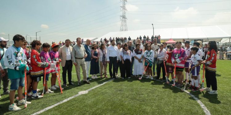 De un tiradero de basura pasó a ser un espacio de recreación, esparcimiento y actividades deportivas para los habitantes de la zona oriente de la capital, con una inversión que suma en sus tres etapas, más de 467 millones de pesos. Y ayer su entrega e inauguración la encabezó el Jefe de Gobierno, Martí Batres Guadarrama. Es en Iztapalapa, se trata de la tercera etapa de la recuperación y transformación del Parque Cuitláhuac.