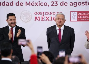 El jefe de Gobierno, Martí Batres exhortó a las dependencias de la administración capitalina a evitar usar recursos públicos, programas y vehículos oficiales para intervenir en las elecciones de 2024. FOTO: Gobierno CDMX