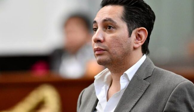 Oposición no avala libros de texto de la SEP; padres de familia en su derecho a destruirlos