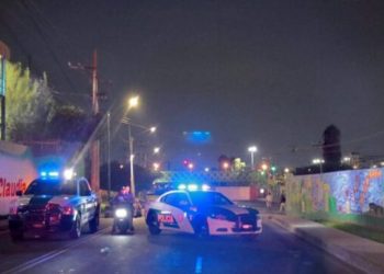 Rescatan a joven que cayó a respiradero sobre avenida Gran Canal