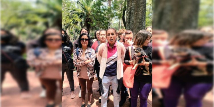Impide Sandra Cuevas promoción de adopción de perros en Parque México