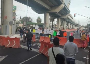 Continúan protestas de comerciantes afectados por la L-12