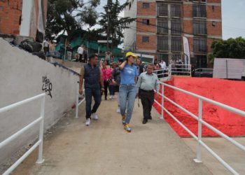 Supervisa Lía Limón labores de recuperación en parque de la colonia Ave Real