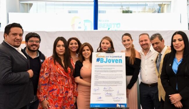 Firma alcalde Santiago Taboada carta compromiso con instituciones educativas, asociaciones civiles, empresas y colectivos en favor de la juventud