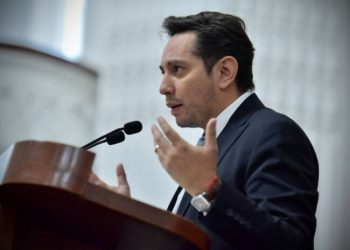 Pide oposición  campañas informativas v para peatones y automovilistas sobre el respeto a carriles