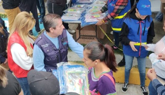 Entrega Coyoacán útiles escolares en apoyo a la economía familiar