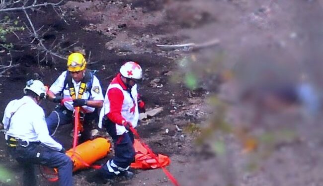 Hombre cae al fondo del volcán Xitle en Tlalpan