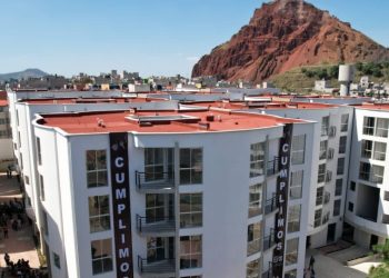 El Jefe de Gobierno, Martí Batres Guadarrama, entregó 330 viviendas de la Unidad Habitacional “El Porvenir”, ubicada en la colonia Las Arboledas, de la Alcaldía Tláhuac, a familias que residían en diversas zonas de Xochimilco, Tláhuac e Iztapalapa, cuyos hogares sufrieron daños irreparables por el sismo del 19 de septiembre de 2017. FOTO: GCDMX