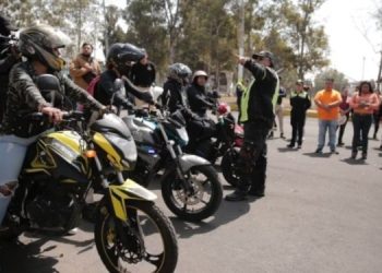 Tan solo al registrar sus aspiraciones para contender por la candidatura de Morena a la Jefatura de Gobierno de la Ciudad de México vino el primer contraste entre los dos principales suspirantes, Clara Brugada y Omar García Harfuch. FOTO: Archivo CDMX Magacín