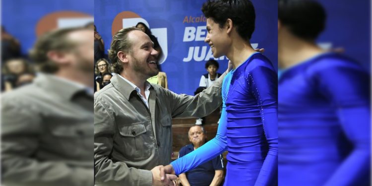 Un día después de que en la acera de enfrente se destapó quien todo indica que es el candidato oficial, el alcalde de la Benito Juárez, Santiago Taboada, también el favorito para ser el abanderado de la oposición a la Jefatura de Gobierno de la Ciudad de México, aseveró que él sigue al frente de la Demarcación dando resultados. FOTO: Alcaldía BJ