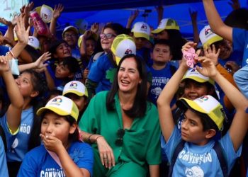 La alcaldesa de Álvaro Obregón Lía Limón y aspirante a la candidatura opositora para la Jefatura de Gobierno de la Ciudad de México, aseguró estar “bien posicionada” en las encuestas y además tiene la experiencia política y en la administración pública suficiente para participar y ser competitiva ante los otros aspirantes del Frente Amplio por México. FOTO: Alcaldía ÁO