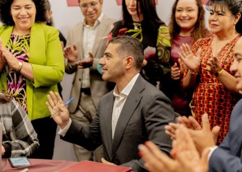 El titular de la Comisión Presidencial por la Verdad y la Justicia en el caso Ayotzinapa, Alejandro Encinas aseveró que el aspirante a la candidatura de Morena para la Jefatura de Gobierno. Omar García Harfuch sí participó en 2014 en reuniones de autoridades para la búsqueda de los jóvenes y para lo que llamó fraguar la verdad histórica. FOTO: Campaña Harfuch